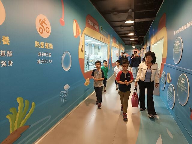 宜蘭縣蘇澳鎮安永心食館 | 宜蘭親子景點．海洋主題風觀光工廠．高科技互動遊戲超好玩．親子DIY活動超有趣．館內場景超好