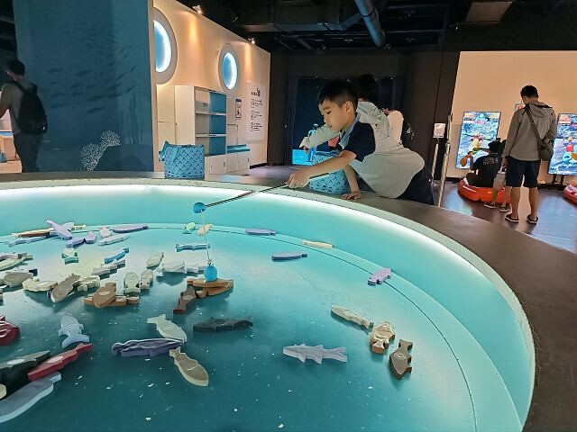 宜蘭縣蘇澳鎮安永心食館 | 宜蘭親子景點．海洋主題風觀光工廠．高科技互動遊戲超好玩．親子DIY活動超有趣．館內場景超好