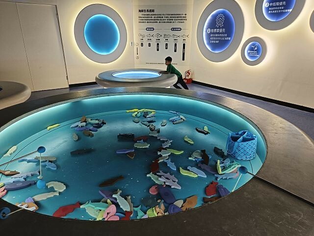 宜蘭縣蘇澳鎮安永心食館 | 宜蘭親子景點．海洋主題風觀光工廠．高科技互動遊戲超好玩．親子DIY活動超有趣．館內場景超好