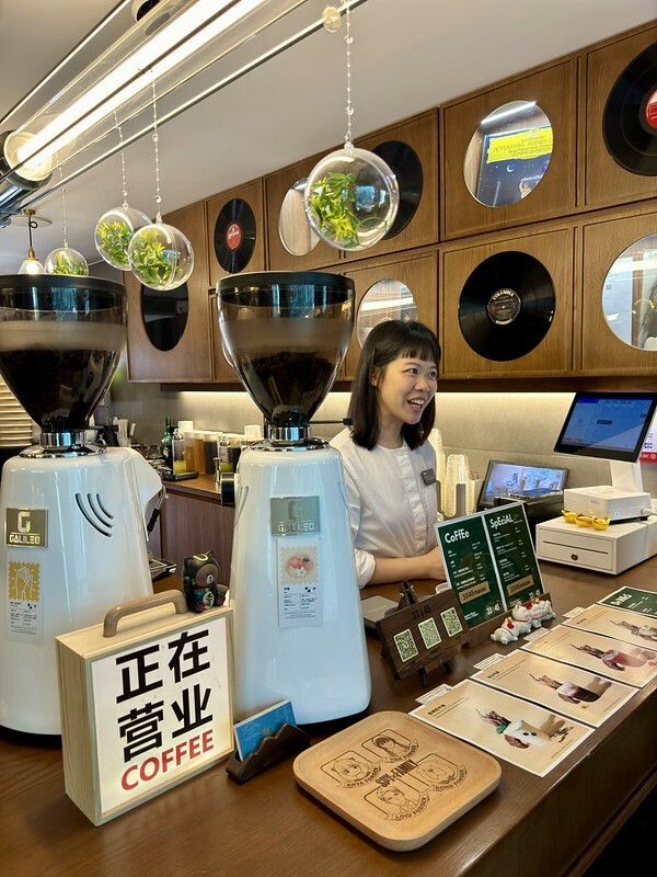 澳門澳門旅遊 ｜ 路環咖啡館，澳門首家「黑膠咖啡店」3345 Coffee & Vinyl 叁叁｜肆伍。（澳門咖啡館）