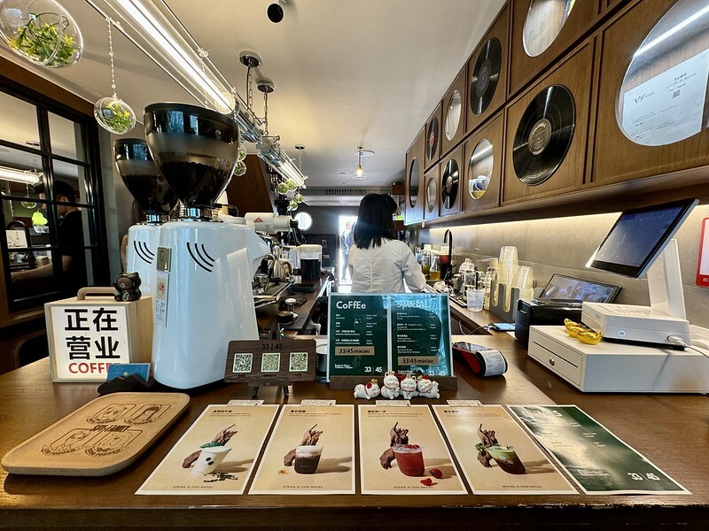 澳門澳門旅遊 ｜ 路環咖啡館，澳門首家「黑膠咖啡店」3345 Coffee & Vinyl 叁叁｜肆伍。（澳門咖啡館）