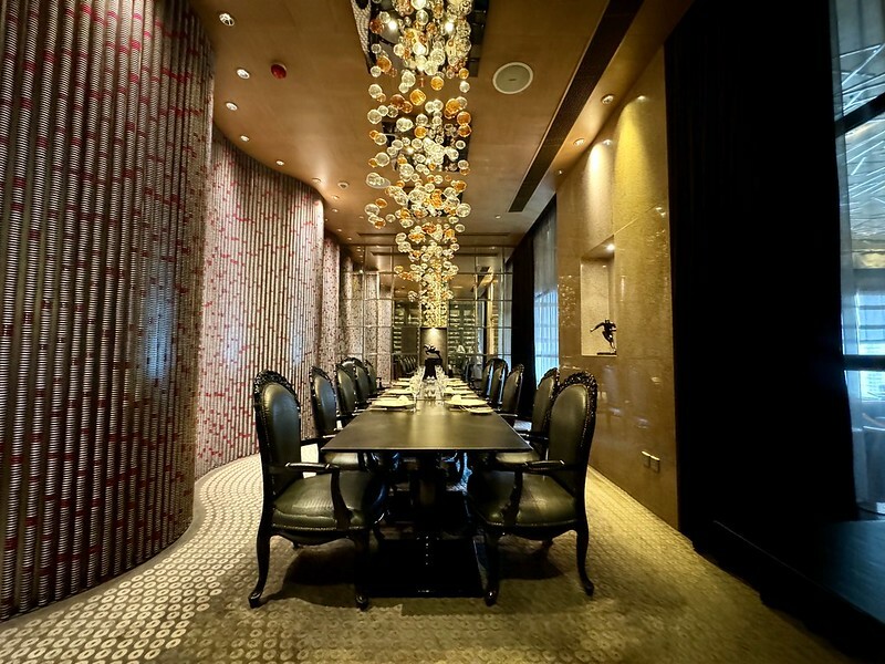 澳門澳門旅遊|The Kitchen大廚牛排館:2024澳門米其林入選餐廳。(澳門美食)