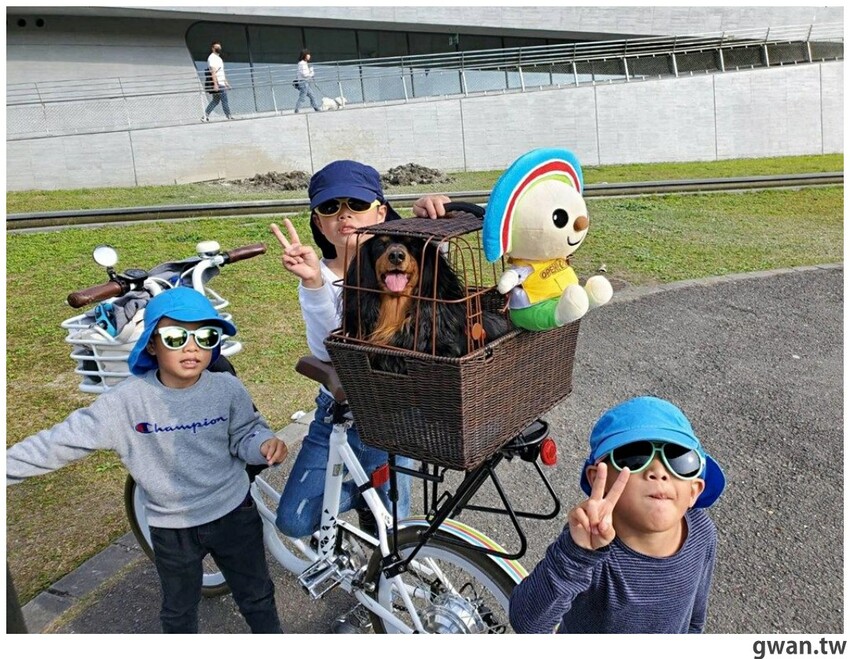 日月潭親子腳踏車推薦,騎電輔車暢遊全球十大最美自行車道,還會送蛙蛙風車耶~