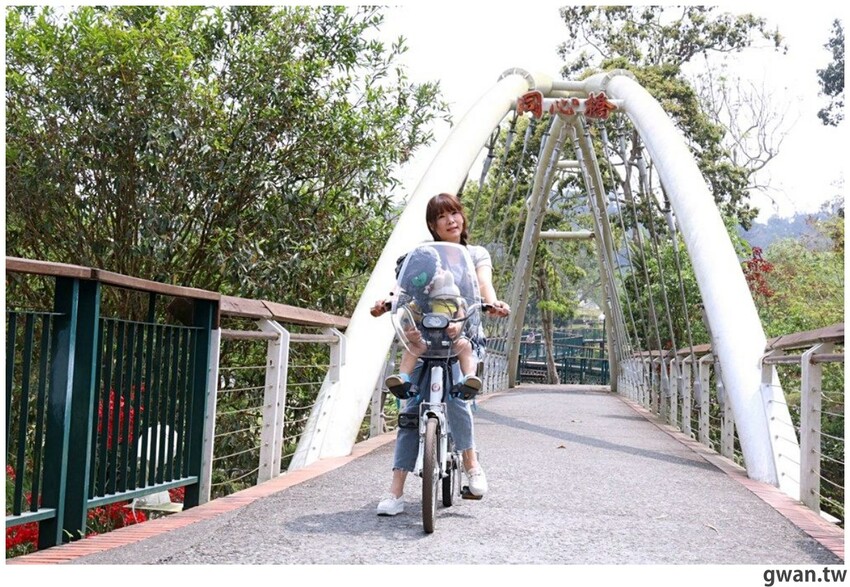 日月潭親子腳踏車推薦,騎電輔車暢遊全球十大最美自行車道,還會送蛙蛙風車耶~