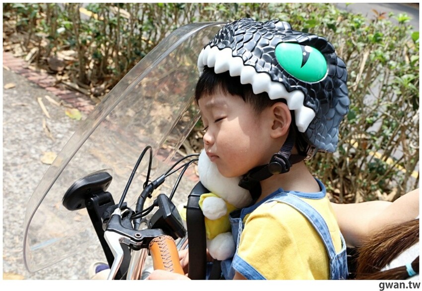 日月潭親子腳踏車推薦,騎電輔車暢遊全球十大最美自行車道,還會送蛙蛙風車耶~