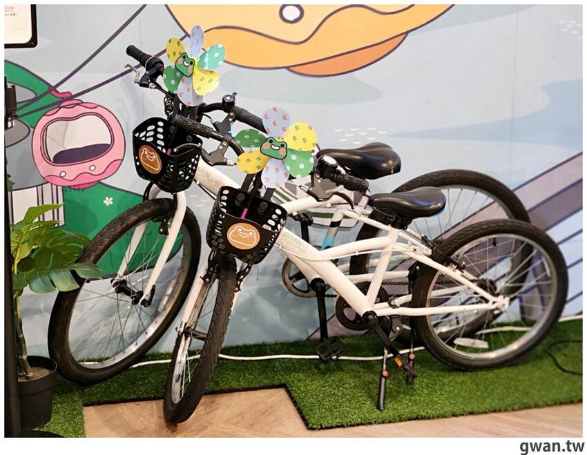 日月潭親子腳踏車推薦,騎電輔車暢遊全球十大最美自行車道,還會送蛙蛙風車耶~