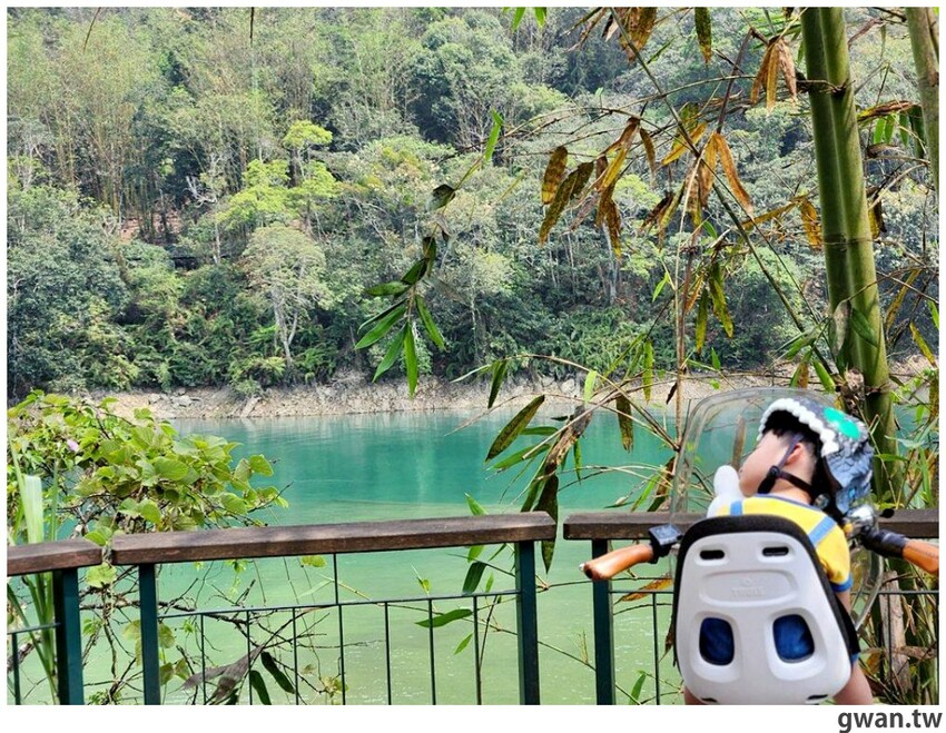 日月潭親子腳踏車推薦,騎電輔車暢遊全球十大最美自行車道,還會送蛙蛙風車耶~
