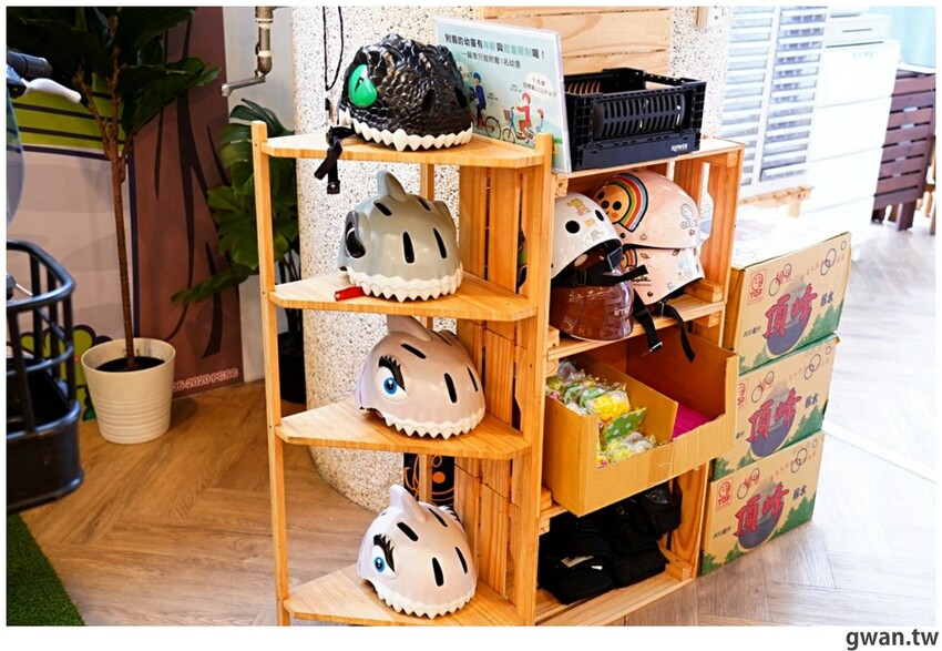 日月潭親子腳踏車推薦,騎電輔車暢遊全球十大最美自行車道,還會送蛙蛙風車耶~