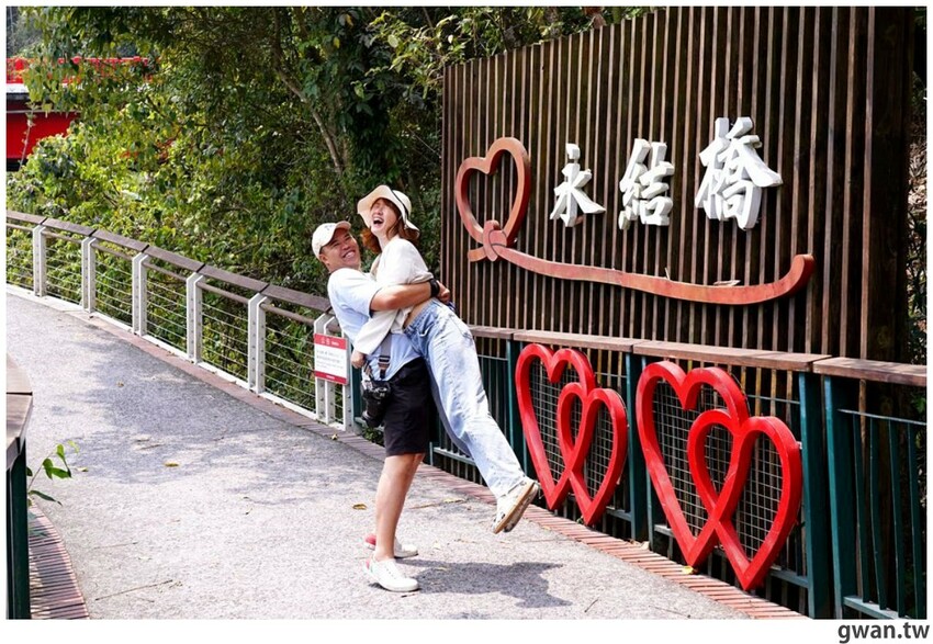 日月潭親子腳踏車推薦,騎電輔車暢遊全球十大最美自行車道,還會送蛙蛙風車耶~