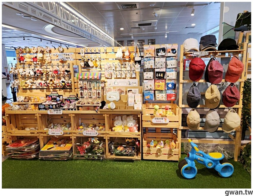 日月潭親子腳踏車推薦,騎電輔車暢遊全球十大最美自行車道,還會送蛙蛙風車耶~