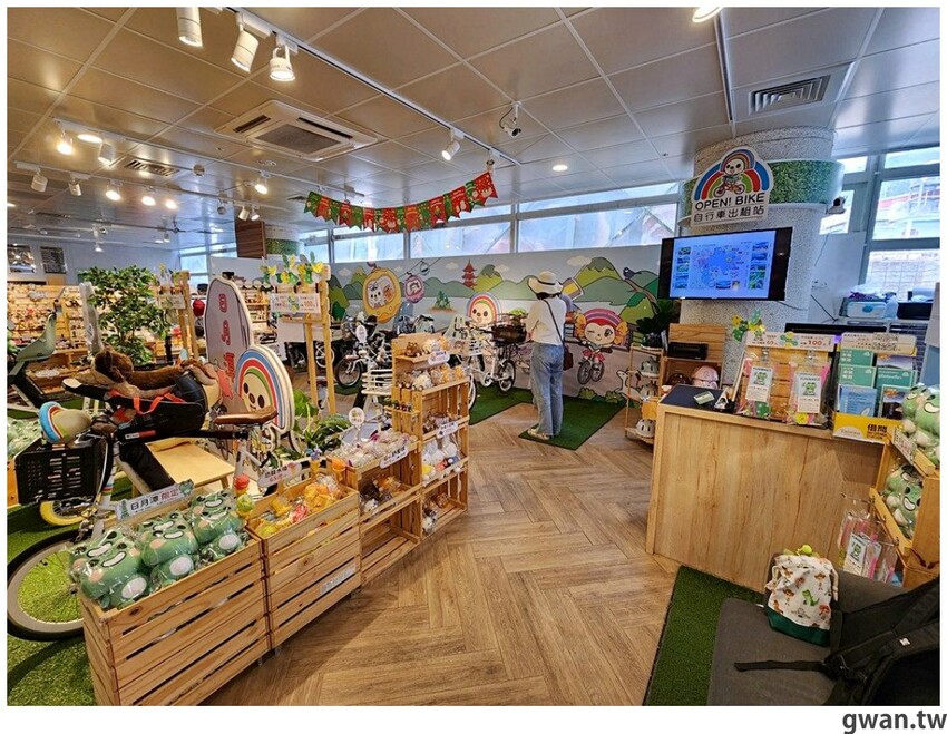 日月潭親子腳踏車推薦,騎電輔車暢遊全球十大最美自行車道,還會送蛙蛙風車耶~