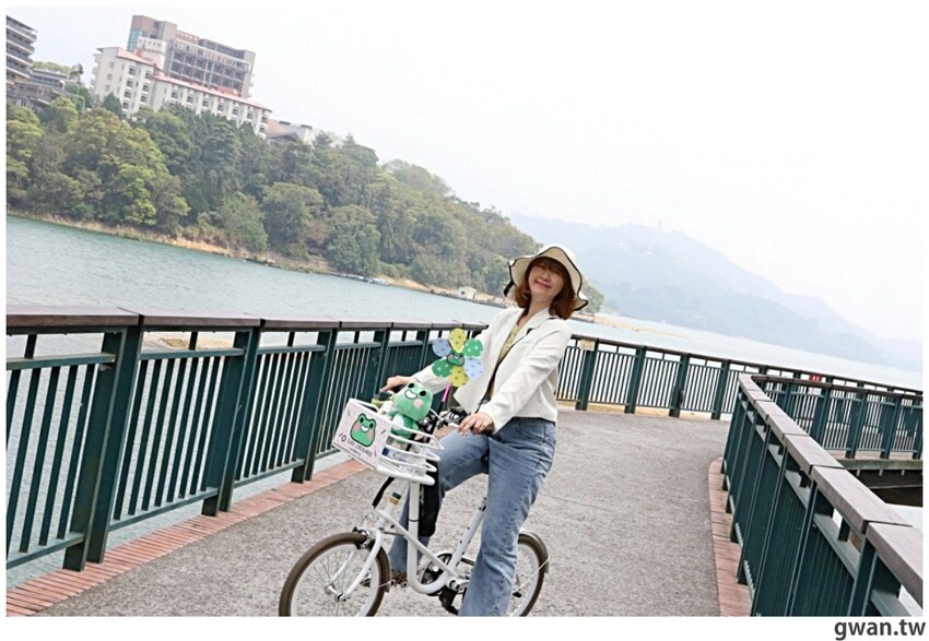 日月潭親子腳踏車推薦,騎電輔車暢遊全球十大最美自行車道,還會送蛙蛙風車耶~