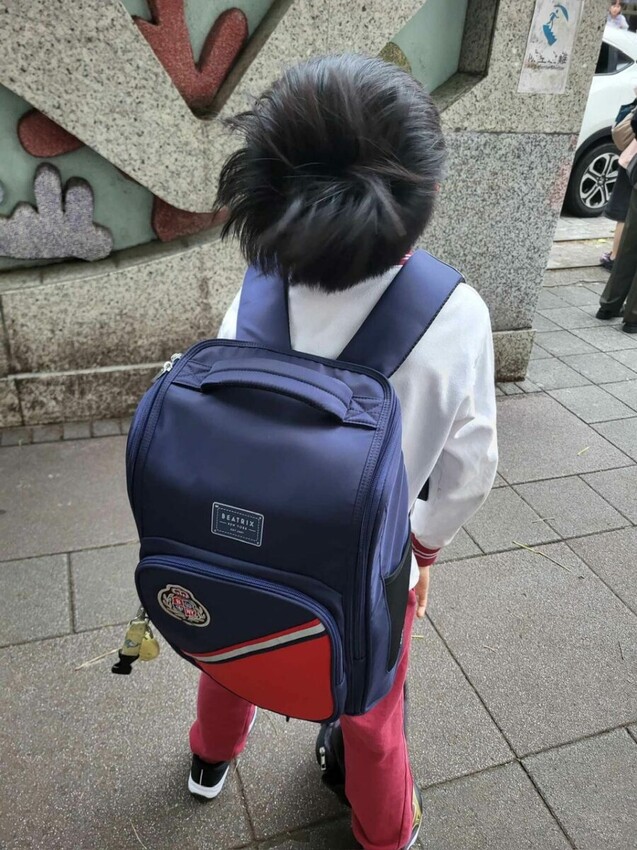 追尋功能與保護的極致結合：BEATRIX NEW YORK 英倫風兒童防潑水護脊書包