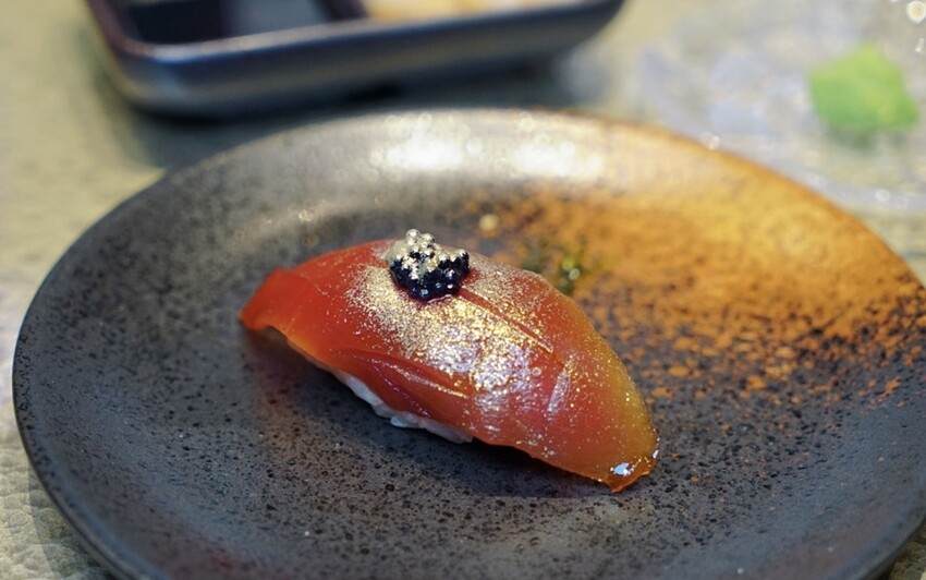 泰國芭達雅美食推薦|KINJI OMAKASE，職人手作日式無菜單料理，打造視覺味覺雙饗宴。還有獨家豪華遊艇出海享受奢華日料！！！