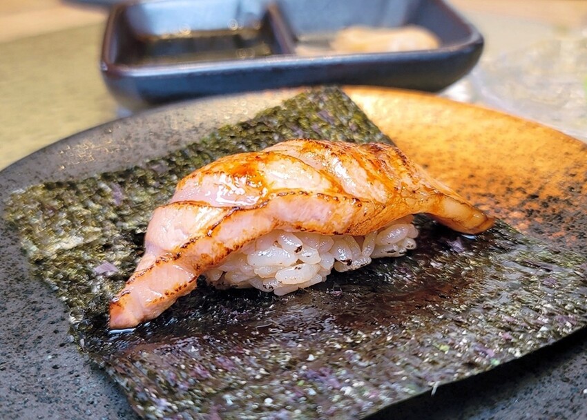 泰國芭達雅美食推薦|KINJI OMAKASE，職人手作日式無菜單料理，打造視覺味覺雙饗宴。還有獨家豪華遊艇出海享受奢華日料！！！