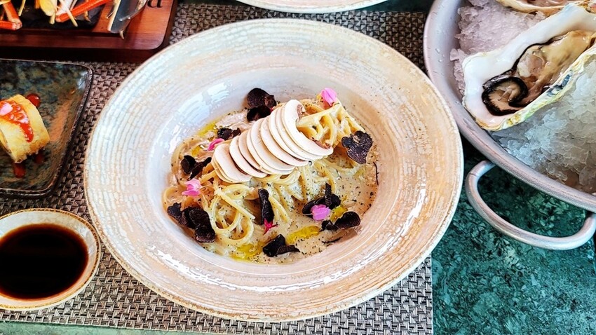 泰國芭達雅美食推薦|知名A-ONE Hotel集團品牌餐廳，超Chill！3家網美必訪餐廳，無敵海景、浪漫夕陽，美照與美味兼具的雙重享宴，做好筆記準備衝!　　