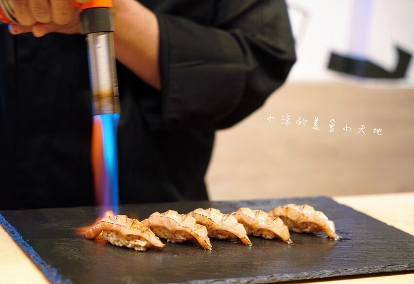 泰國芭達雅美食推薦|KINJI OMAKASE，職人手作日式無菜單料理，打造視覺味覺雙饗宴。還有獨家豪華遊艇出海享受奢華日料！！！