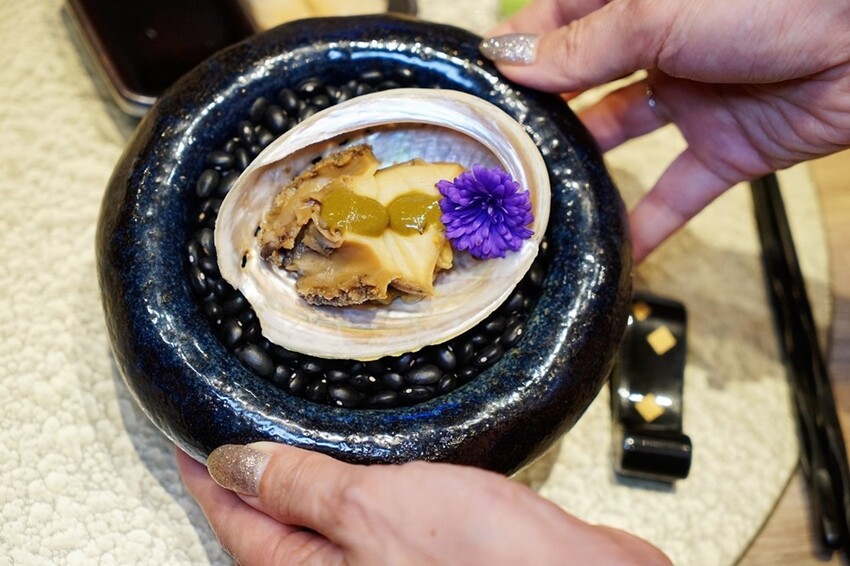 泰國芭達雅美食推薦|KINJI OMAKASE，職人手作日式無菜單料理，打造視覺味覺雙饗宴。還有獨家豪華遊艇出海享受奢華日料！！！