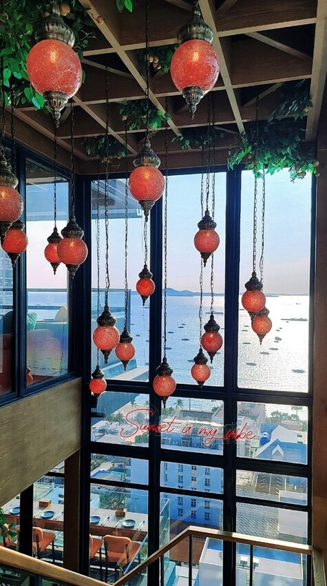 泰國芭達雅美食推薦|知名A-ONE Hotel集團品牌餐廳，超Chill！3家網美必訪餐廳，無敵海景、浪漫夕陽，美照與美味兼具的雙重享宴，做好筆記準備衝!　　