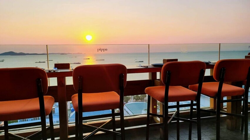 泰國芭達雅美食推薦|知名A-ONE Hotel集團品牌餐廳，超Chill！3家網美必訪餐廳，無敵海景、浪漫夕陽，美照與美味兼具的雙重享宴，做好筆記準備衝!　　