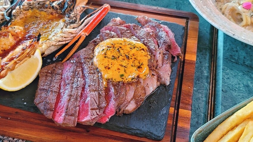 泰國芭達雅美食推薦|知名A-ONE Hotel集團品牌餐廳，超Chill！3家網美必訪餐廳，無敵海景、浪漫夕陽，美照與美味兼具的雙重享宴，做好筆記準備衝!　　