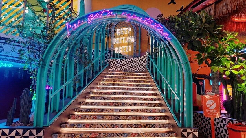 泰國芭達雅美食推薦|知名A-ONE Hotel集團品牌餐廳，超Chill！3家網美必訪餐廳，無敵海景、浪漫夕陽，美照與美味兼具的雙重享宴，做好筆記準備衝!　　