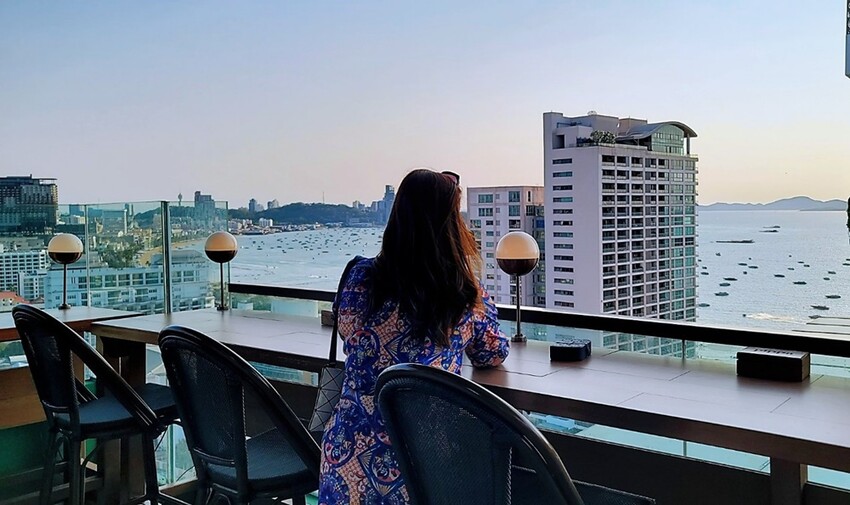 泰國芭達雅美食推薦|知名A-ONE Hotel集團品牌餐廳，超Chill！3家網美必訪餐廳，無敵海景、浪漫夕陽，美照與美味兼具的雙重享宴，做好筆記準備衝!　　