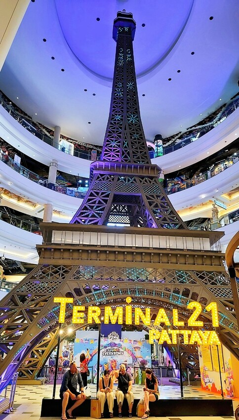 泰國芭達雅TERMINAL21 PATTAYA 航站購物中心，吃美食購好物、娛樂休閒一次搞定!