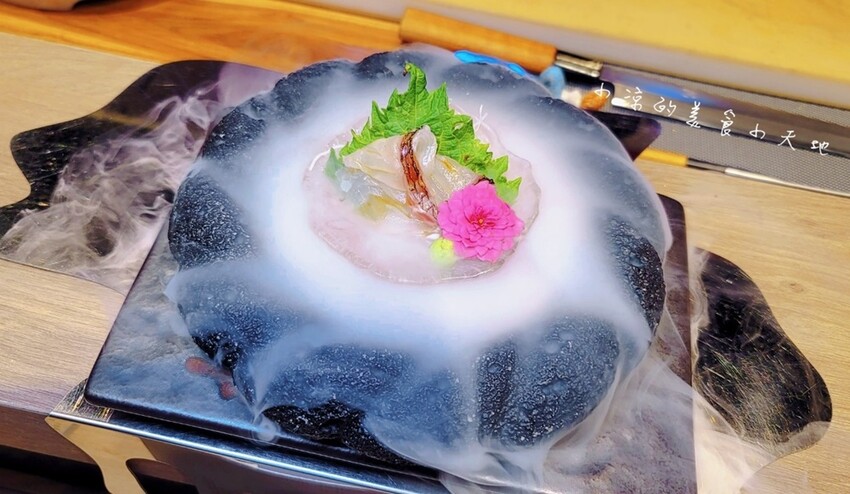 泰國芭達雅美食推薦|KINJI OMAKASE，職人手作日式無菜單料理，打造視覺味覺雙饗宴。還有獨家豪華遊艇出海享受奢華日料！！！