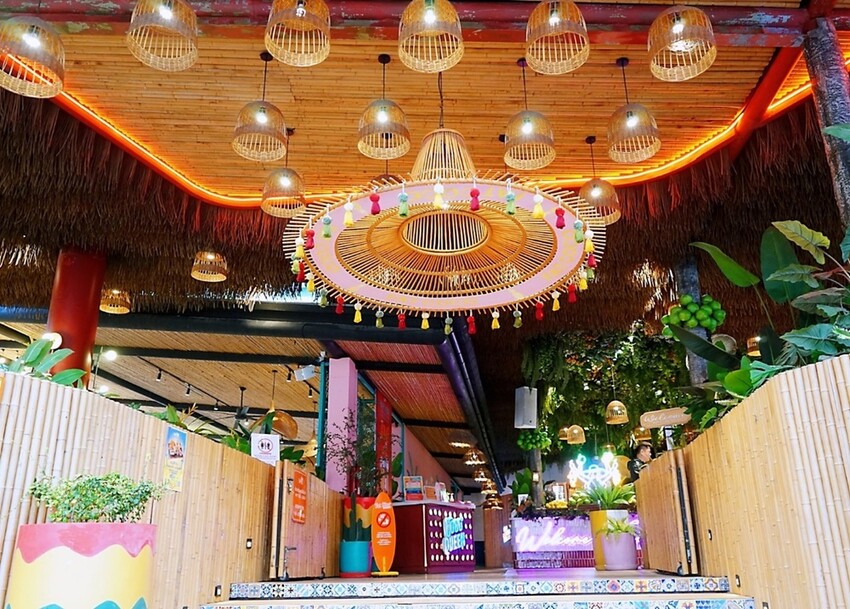 泰國芭達雅美食推薦|知名A-ONE Hotel集團品牌餐廳，超Chill！3家網美必訪餐廳，無敵海景、浪漫夕陽，美照與美味兼具的雙重享宴，做好筆記準備衝!　　