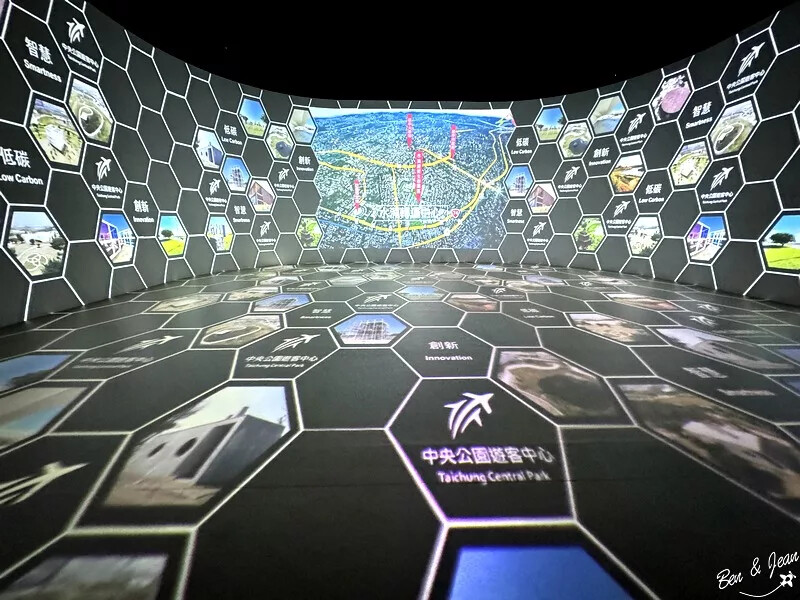 台中市西屯區台中中央公園遊客中心》最酷的遊客中心，以飛航為主題室內景點、免費參觀超有趣