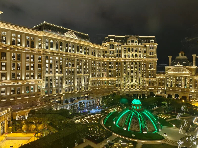 澳門澳門范思哲豪華酒店(Palazzo Versace Macau)》義大利殿堂級品牌，華麗格調、絢爛堂皇的設計品味，從裏到外