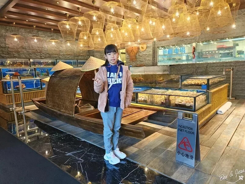 澳門澳門范思哲豪華酒店(Palazzo Versace Macau)》義大利殿堂級品牌，華麗格調、絢爛堂皇的設計品味，從裏到外