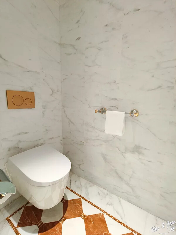 澳門澳門范思哲豪華酒店(Palazzo Versace Macau)》義大利殿堂級品牌，華麗格調、絢爛堂皇的設計品味，從裏到外