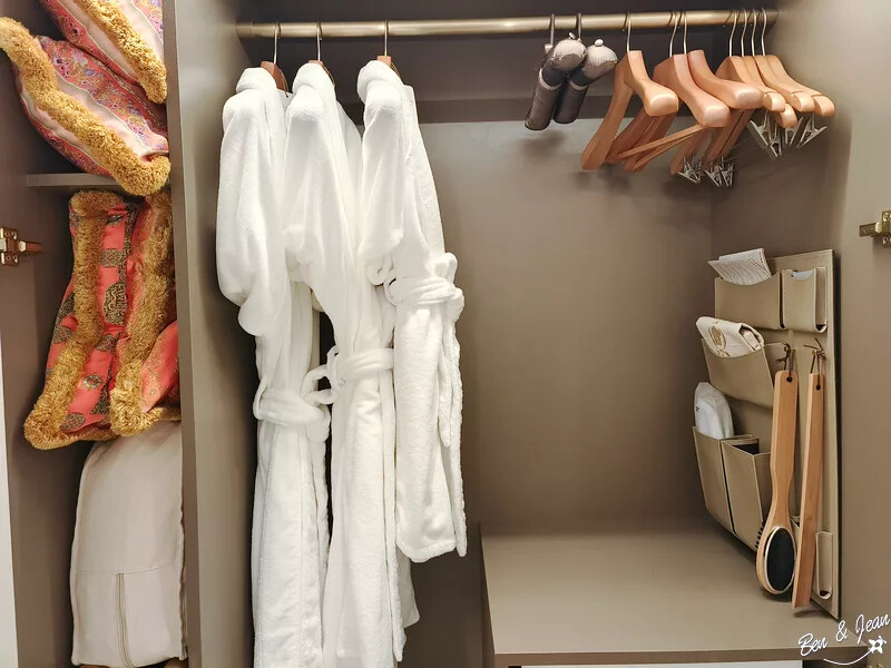 澳門澳門范思哲豪華酒店(Palazzo Versace Macau)》義大利殿堂級品牌，華麗格調、絢爛堂皇的設計品味，從裏到外