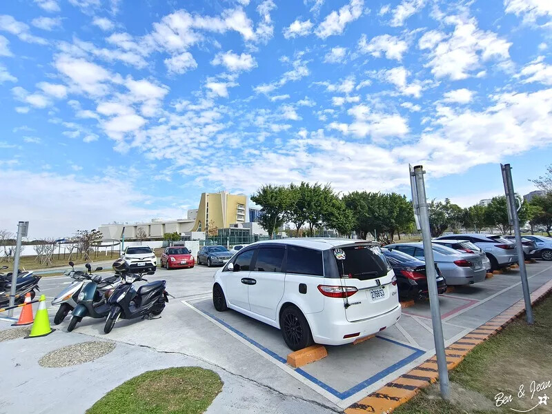 台中市西屯區台中中央公園遊客中心》最酷的遊客中心，以飛航為主題室內景點、免費參觀超有趣