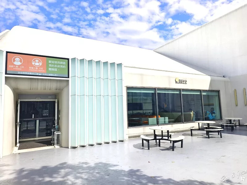 台中市西屯區台中中央公園遊客中心》最酷的遊客中心，以飛航為主題室內景點、免費參觀超有趣