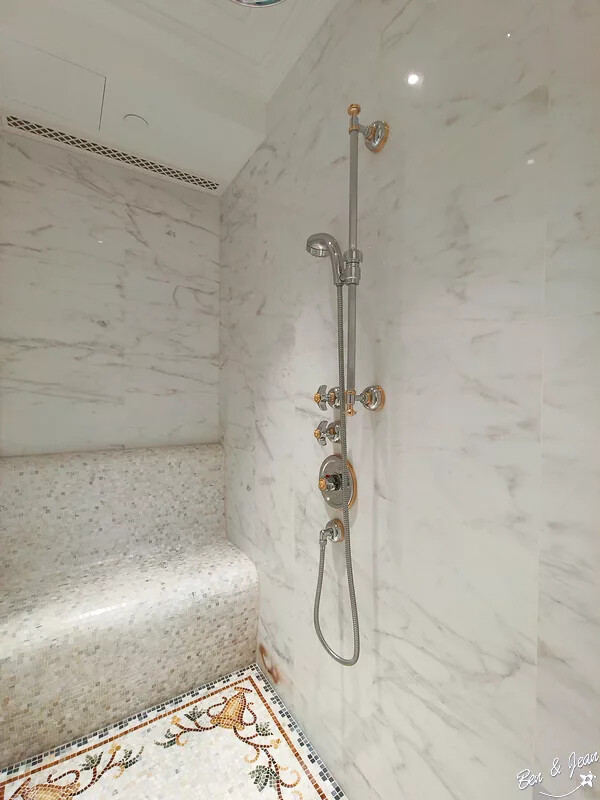 澳門澳門范思哲豪華酒店(Palazzo Versace Macau)》義大利殿堂級品牌，華麗格調、絢爛堂皇的設計品味，從裏到外