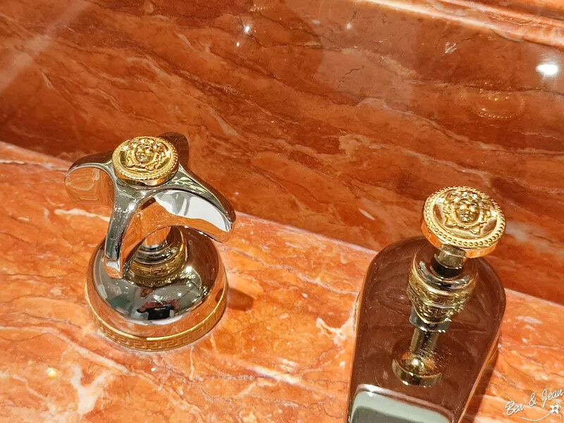 澳門澳門范思哲豪華酒店(Palazzo Versace Macau)》義大利殿堂級品牌，華麗格調、絢爛堂皇的設計品味，從裏到外