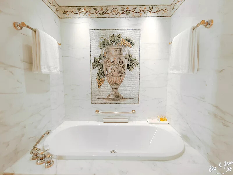 澳門澳門范思哲豪華酒店(Palazzo Versace Macau)》義大利殿堂級品牌，華麗格調、絢爛堂皇的設計品味，從裏到外