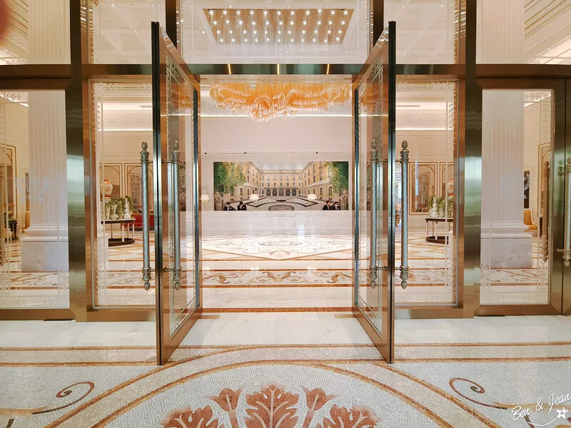 澳門澳門范思哲豪華酒店(Palazzo Versace Macau)》義大利殿堂級品牌，華麗格調、絢爛堂皇的設計品味，從裏到外