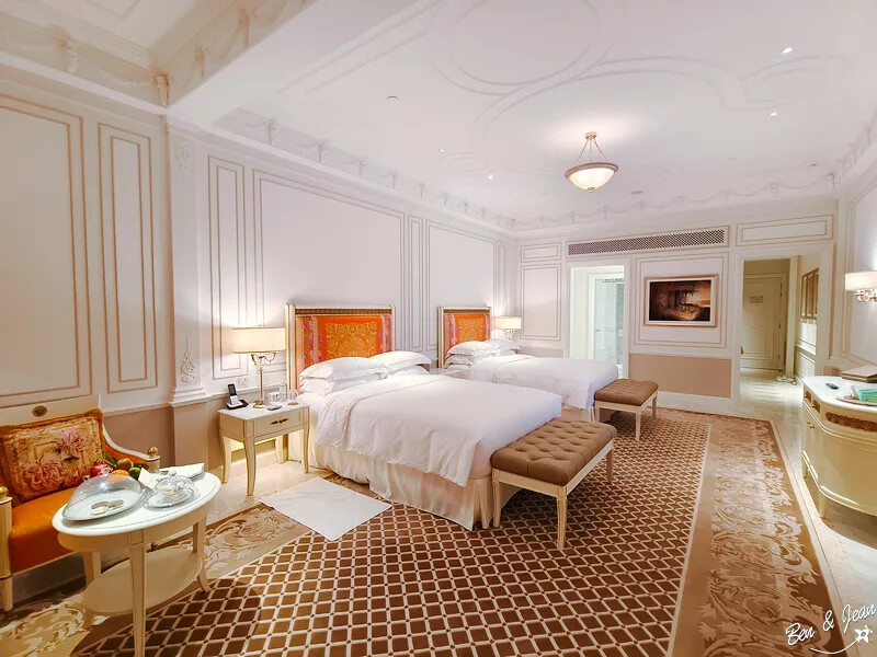 澳門澳門范思哲豪華酒店(Palazzo Versace Macau)》義大利殿堂級品牌，華麗格調、絢爛堂皇的設計品味，從裏到外