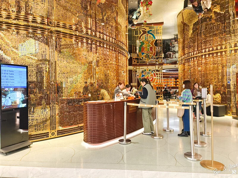 澳門澳門范思哲豪華酒店(Palazzo Versace Macau)》義大利殿堂級品牌，華麗格調、絢爛堂皇的設計品味，從裏到外