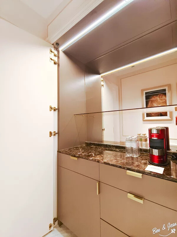 澳門澳門范思哲豪華酒店(Palazzo Versace Macau)》義大利殿堂級品牌，華麗格調、絢爛堂皇的設計品味，從裏到外