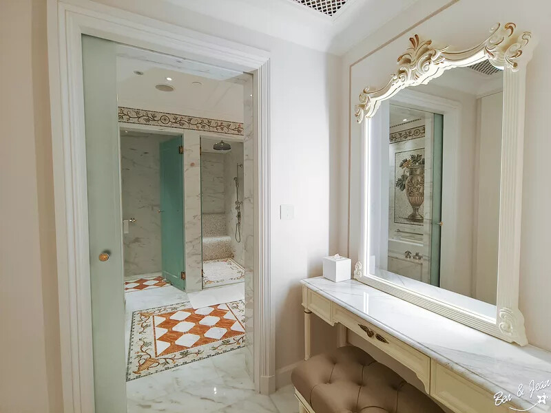 澳門澳門范思哲豪華酒店(Palazzo Versace Macau)》義大利殿堂級品牌，華麗格調、絢爛堂皇的設計品味，從裏到外