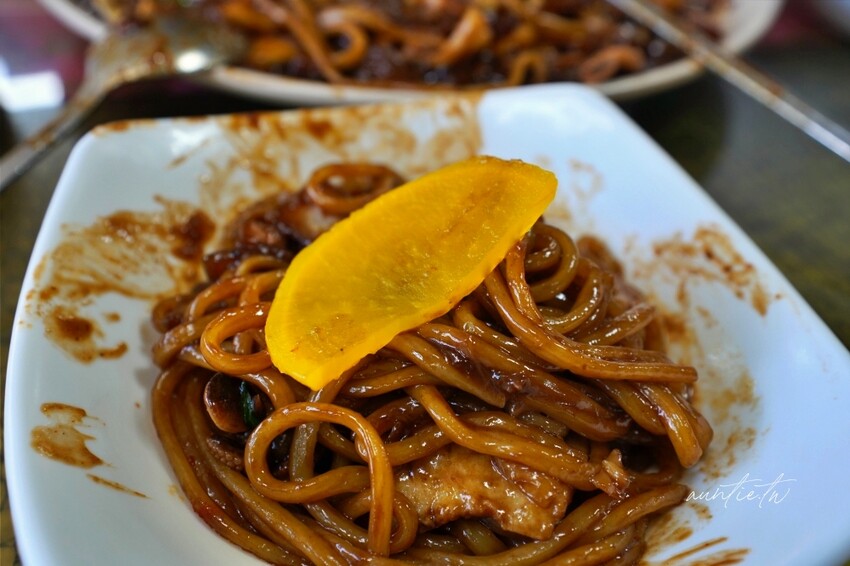 韓國【韓國】水原美食|雙龍閣 쌍용각 韓式炸醬麵、糖醋肉,在地人滿滿水原美食