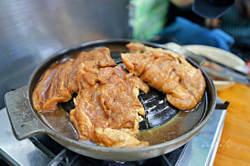 韓國【韓國】水原美食｜明城排骨，長安門旁水原必吃水原排骨，甜鹹軟嫩烤排骨