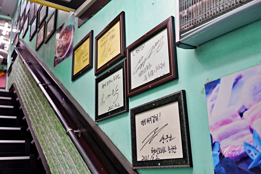 韓國【韓國】水原美食｜明城排骨，長安門旁水原必吃水原排骨，甜鹹軟嫩烤排骨