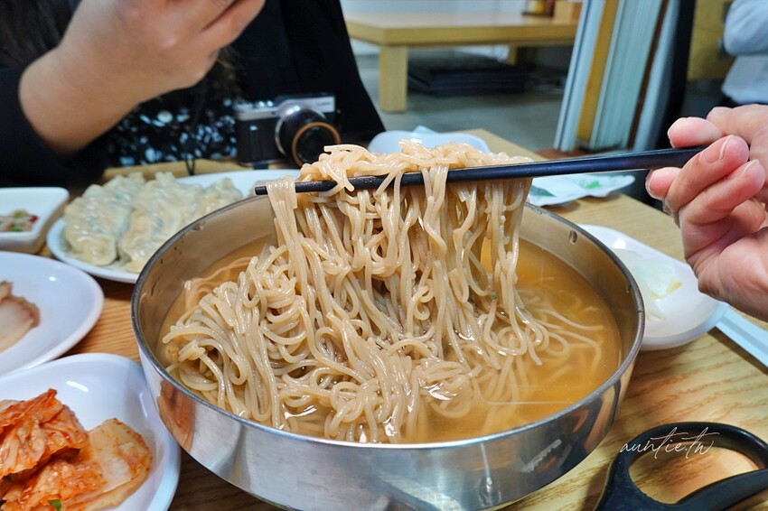 韓國【首爾】祭基洞站｜京東市場平壤冷麵，清爽冷麵，大顆飽滿夠味餃子