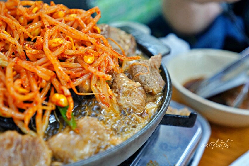 韓國【韓國】水原美食｜明城排骨，長安門旁水原必吃水原排骨，甜鹹軟嫩烤排骨